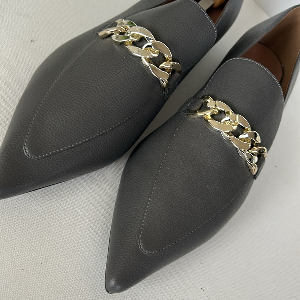 Women's Linea Paolo Mabel-L
Pointed Toe Loafer w/Goldtone Links Stone - Picture 3 of 16